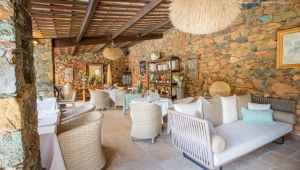 Restaurant extérieur de l'Hotel la Dimora en Corse