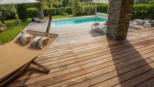 Terrasse avec piscine de la Villa de l'Hôtel La Dimora a Saint-Florent en Corse